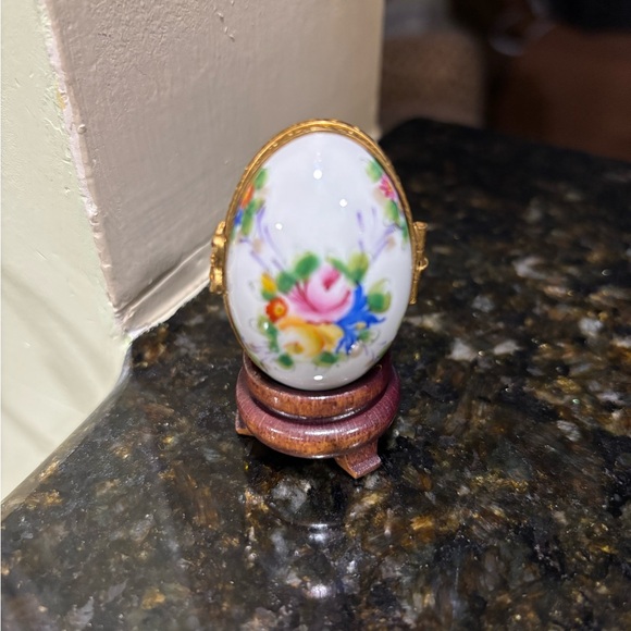 Limoges Other - Limoges White and Pink Porcelain Accent Egg